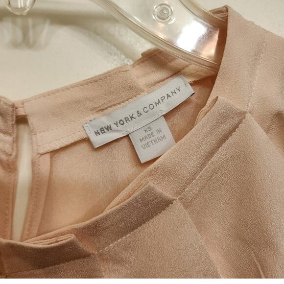 New York and Company Pleated High Collar Sleeveless Pink Blouse, Size X-Small - Picture 5 of 8